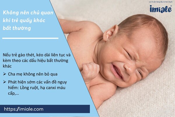 khong-chu-quan-khi-tre-quay-khoc-bat-thuong