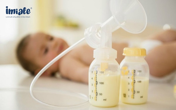 2. Sự khác biệt giữa sữa mẹ và sữa công thức là gì?  đầu tiên