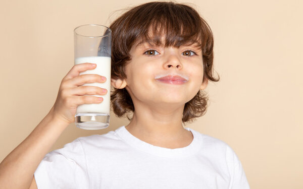 Trẻ rối loạn tiêu hóa có nên uống sữa?