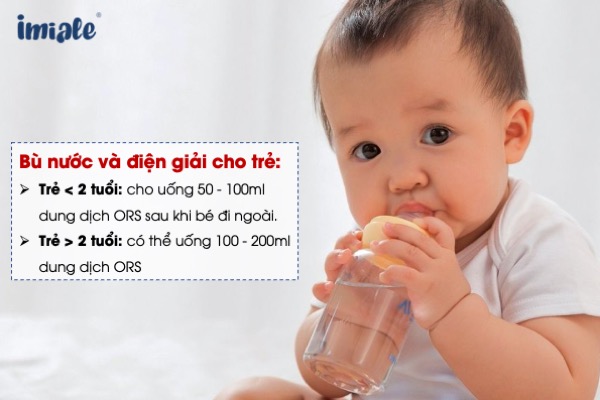 Bù nước và điện giải đường uống cho trẻ sơ sinh tiêu chảy