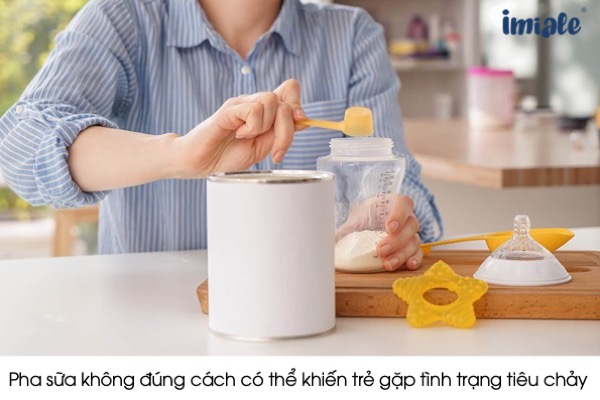 Tại sao trẻ bị tiêu chảy dai dẳng? - Pha sữa không đúng cách