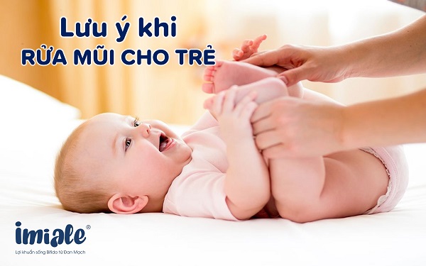 lưu ý khi rửa mũi cho trẻ1