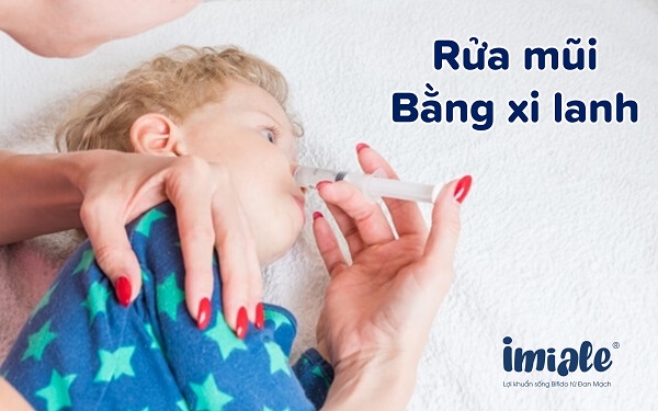rửa mũi bằng xi lanh