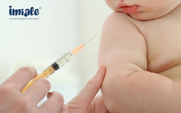 tiêm vaccin cho trẻ