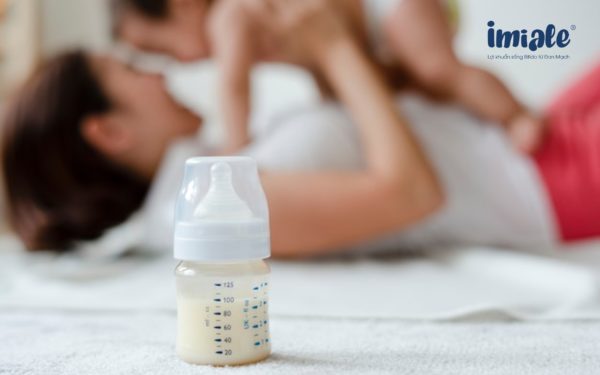Bé uống sữa công thức bị tiêu chảy