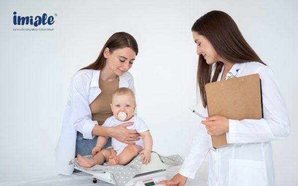 Bé uống sữa công thức bị tiêu chảy