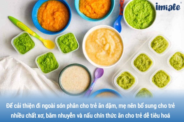 chế độ ăn dặm hợp lý cải thiện đi ngoài són phân