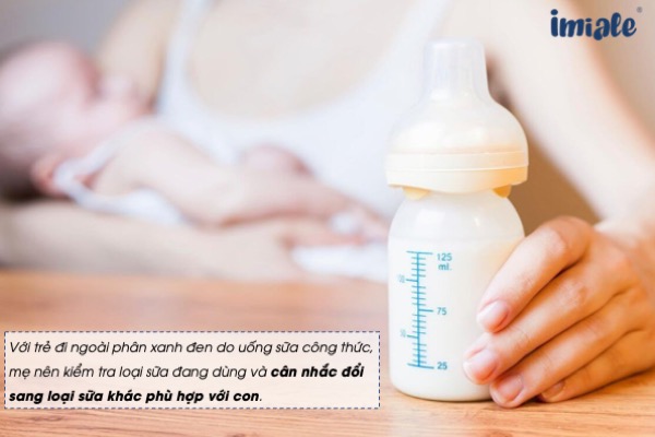 Cách xử trí khi trẻ đi ngoài phân xanh đen