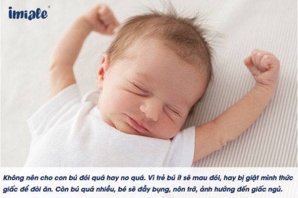 Biện pháp khắc phục tình trạng trẻ sơ sinh ngủ hay khóc mơ